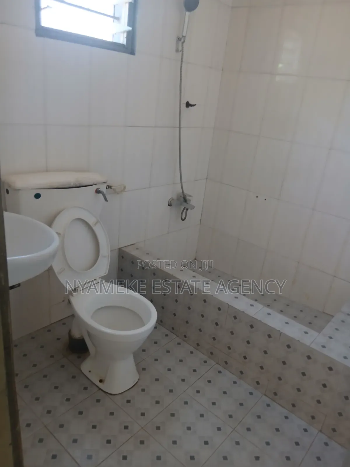 3bdrm Apartment in State Housing, Exhibition for rent
