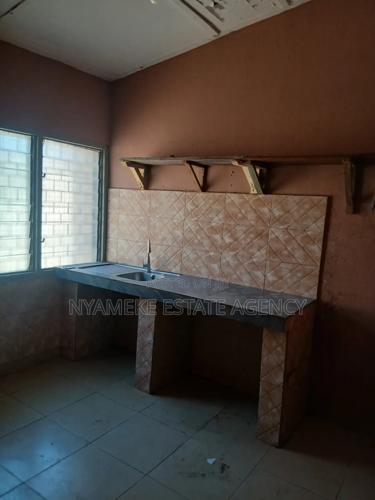3bdrm Apartment in State Housing, Exhibition for rent