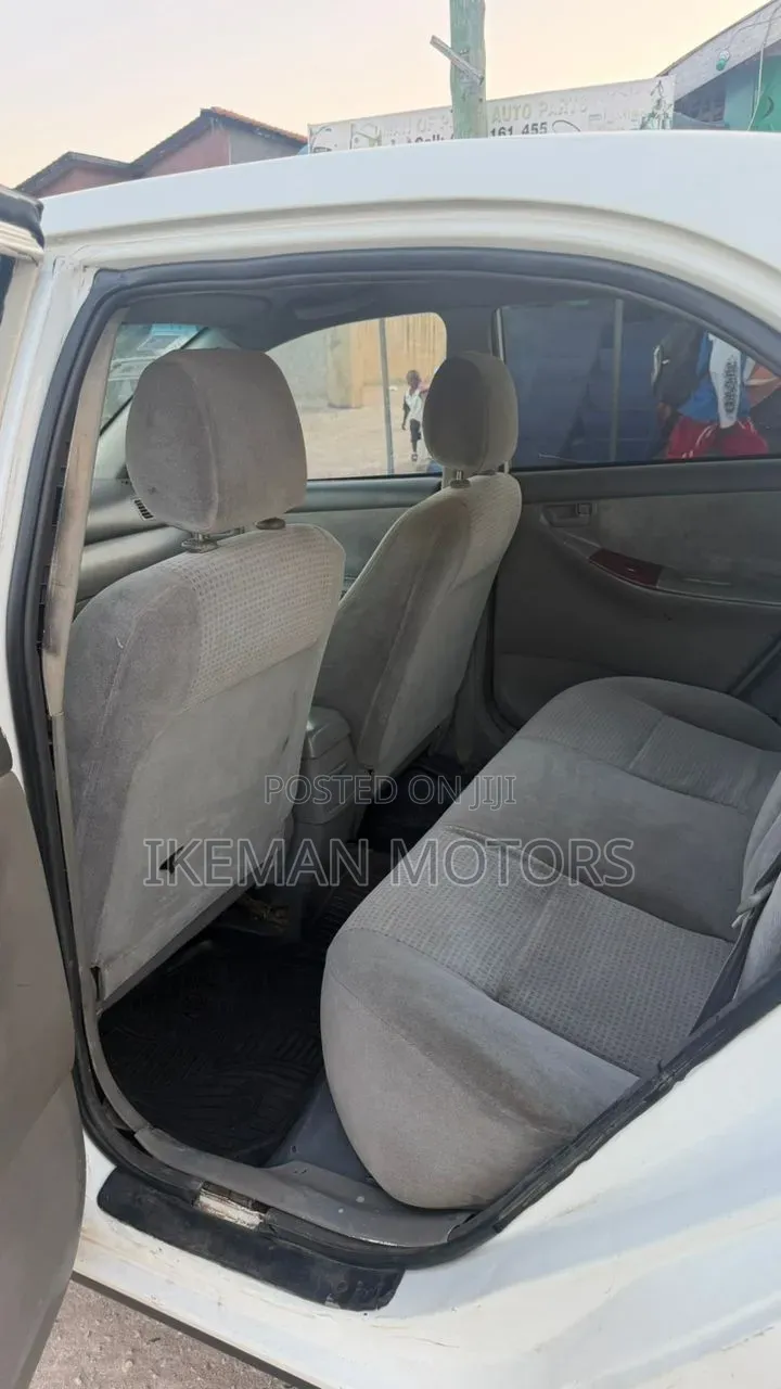 Toyota Corolla LE 2006 White