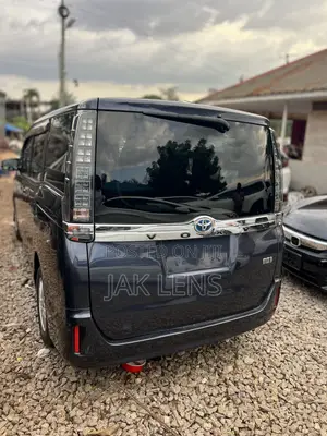Toyota Voxy Hybrid V 2WD 7-Seater 2016 Black