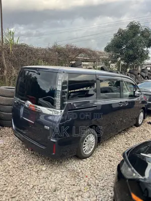 Toyota Voxy Hybrid V 2WD 7-Seater 2016 Black