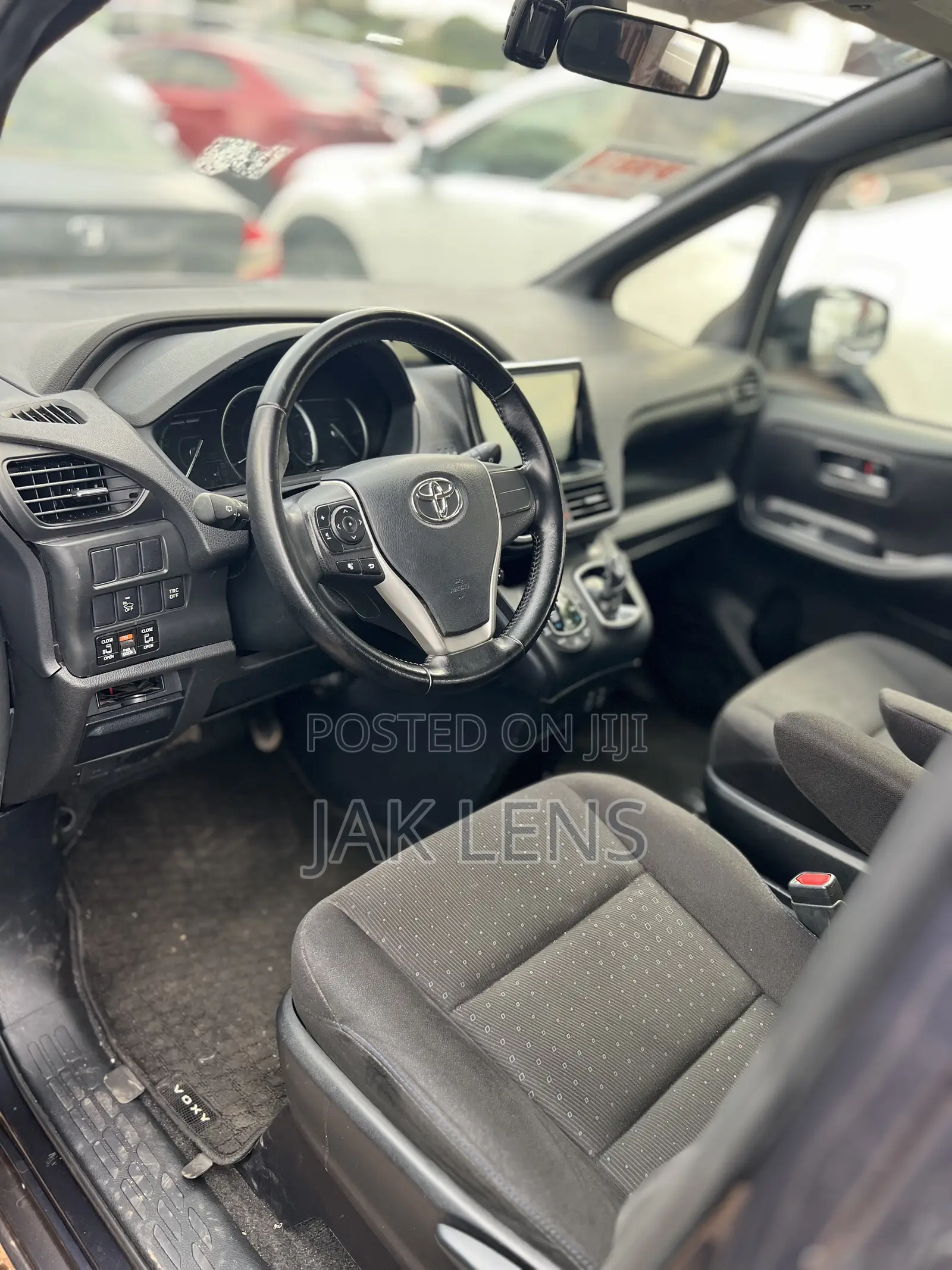 Toyota Voxy Hybrid V 2WD 7-Seater 2016 Black