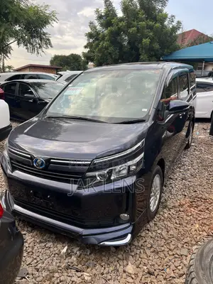 Toyota Voxy Hybrid V 2WD 7-Seater 2016 Black