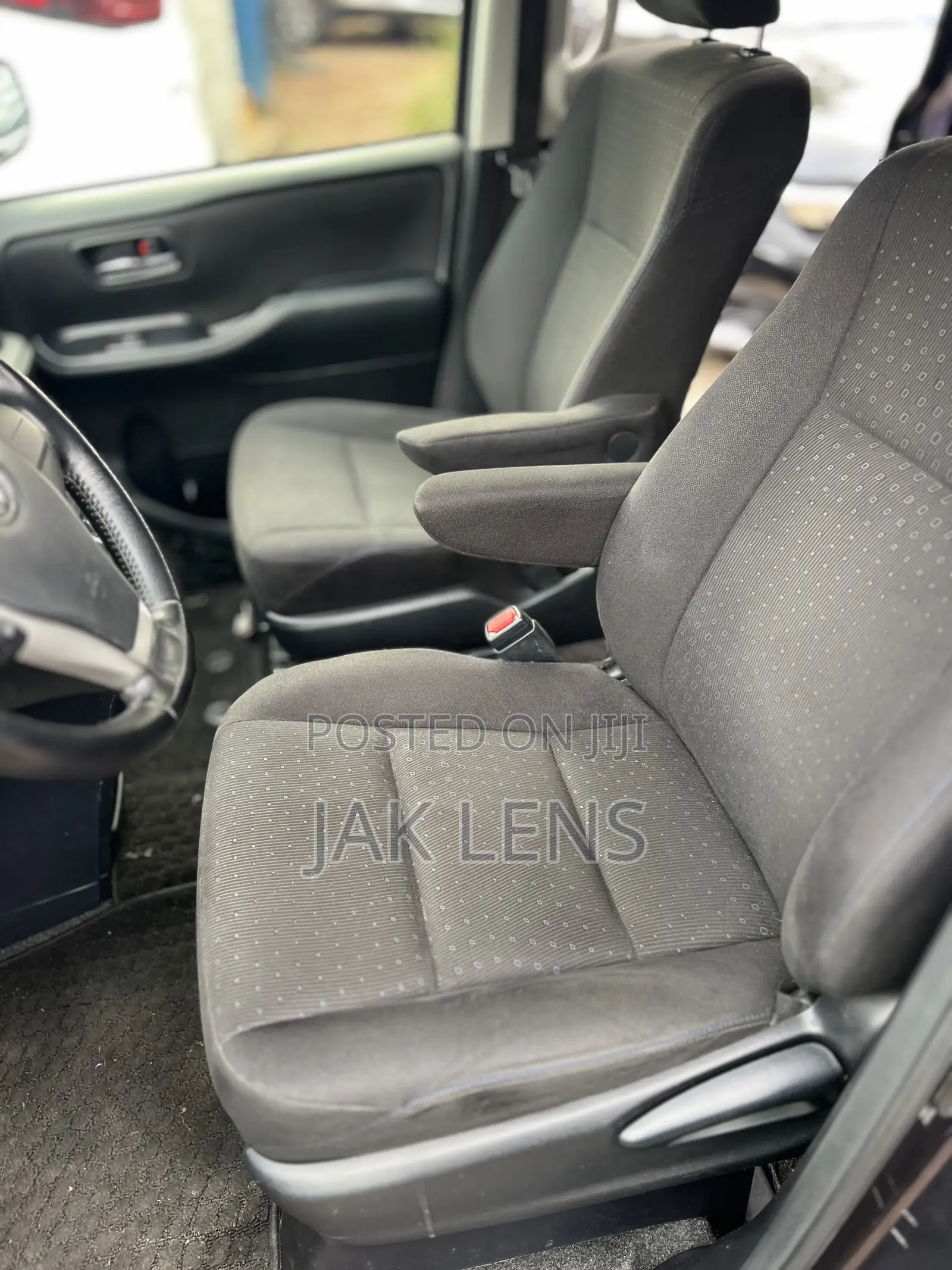 Toyota Voxy Hybrid V 2WD 7-Seater 2016 Black