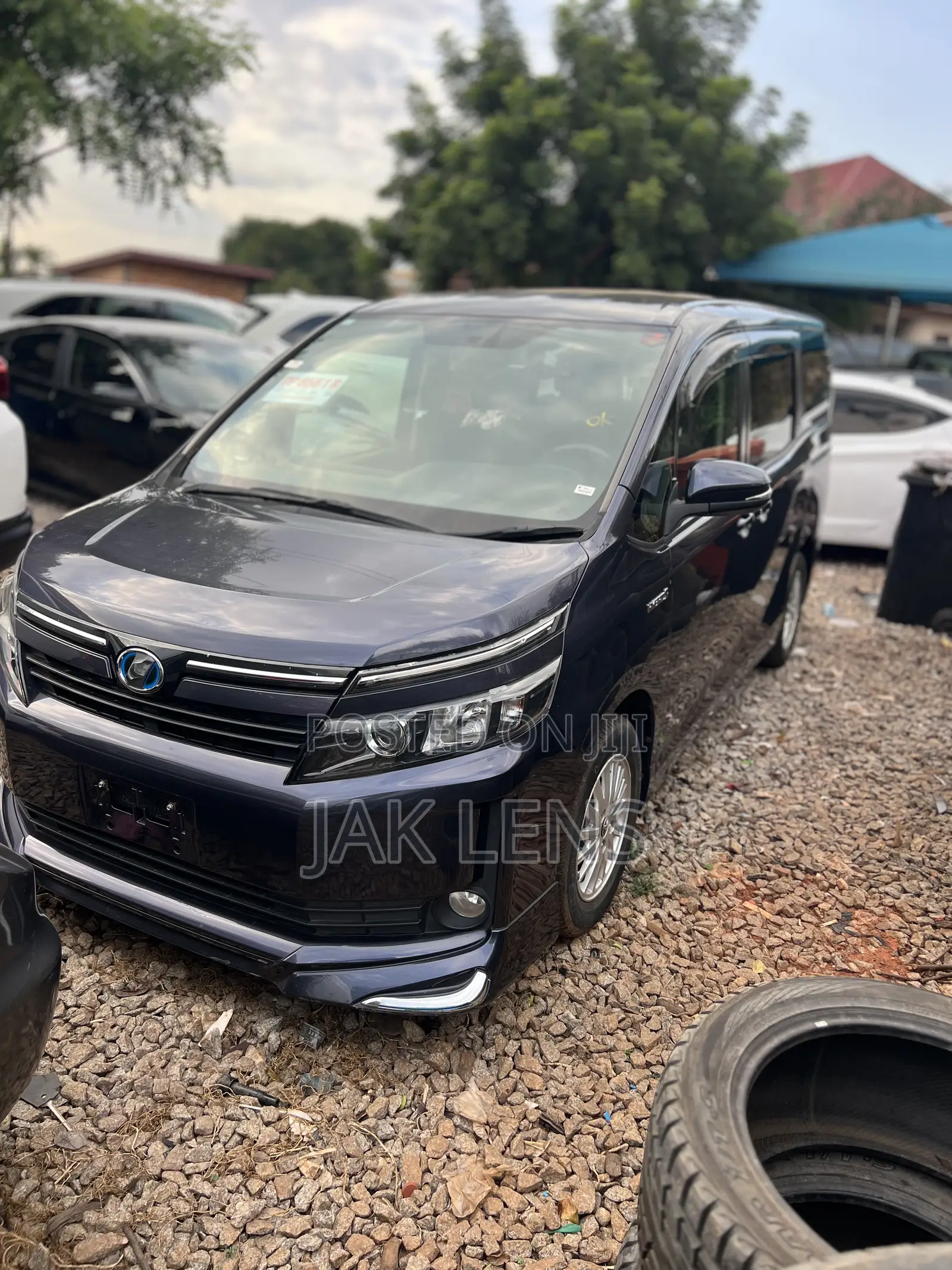 Toyota Voxy Hybrid V 2WD 7-Seater 2016 Black