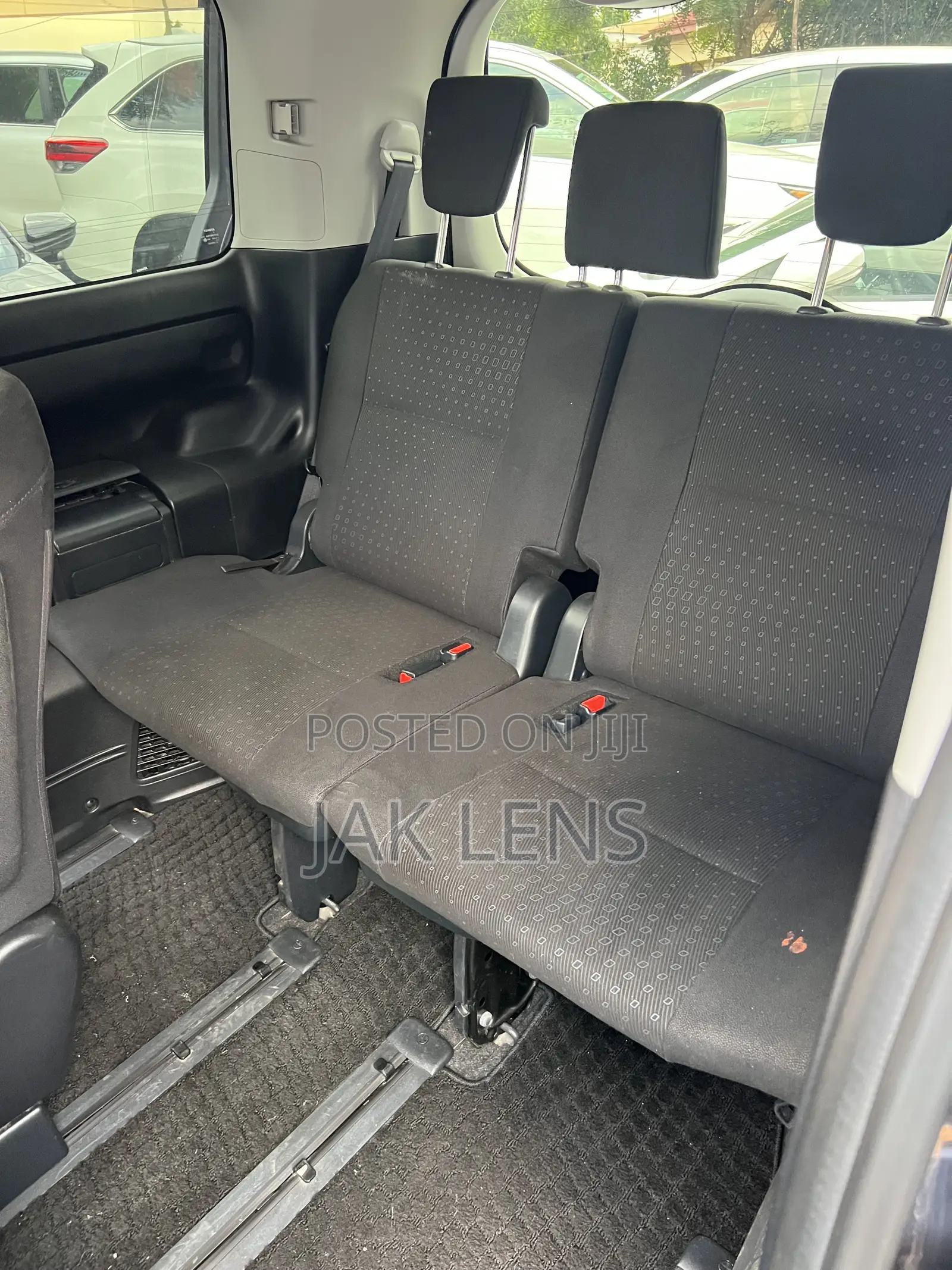 Toyota Voxy Hybrid V 2WD 7-Seater 2016 Black