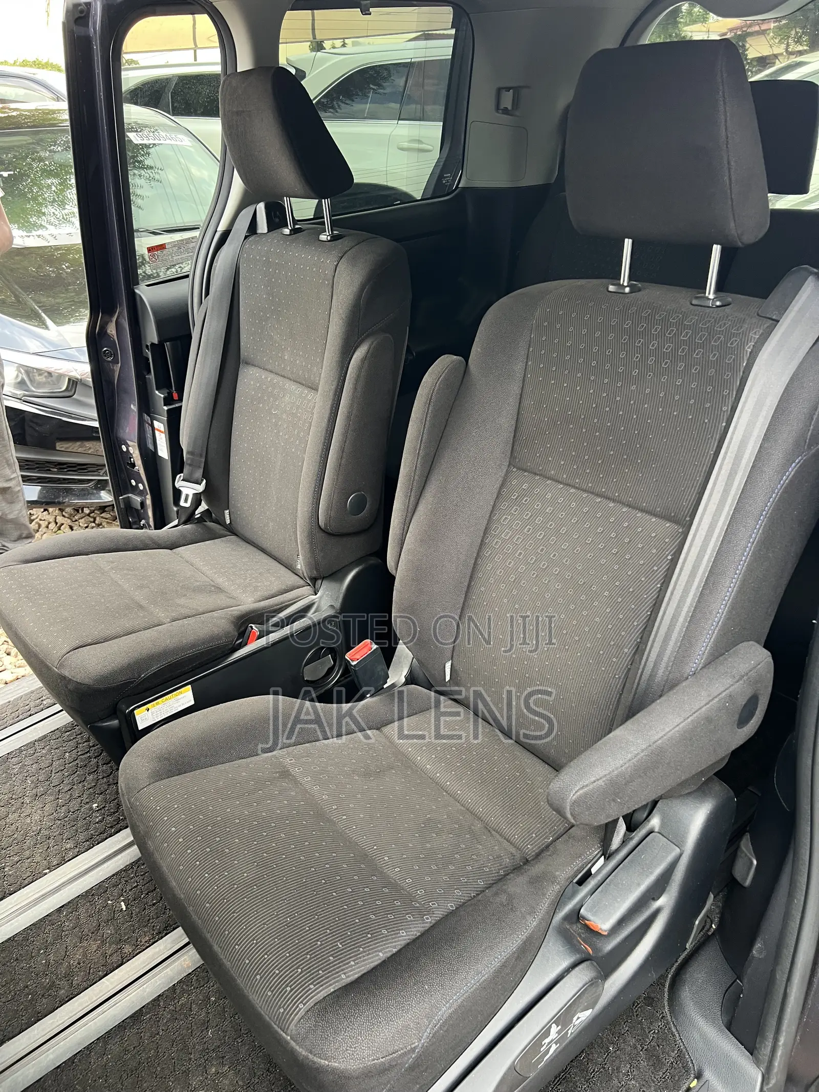 Toyota Voxy Hybrid V 2WD 7-Seater 2016 Black
