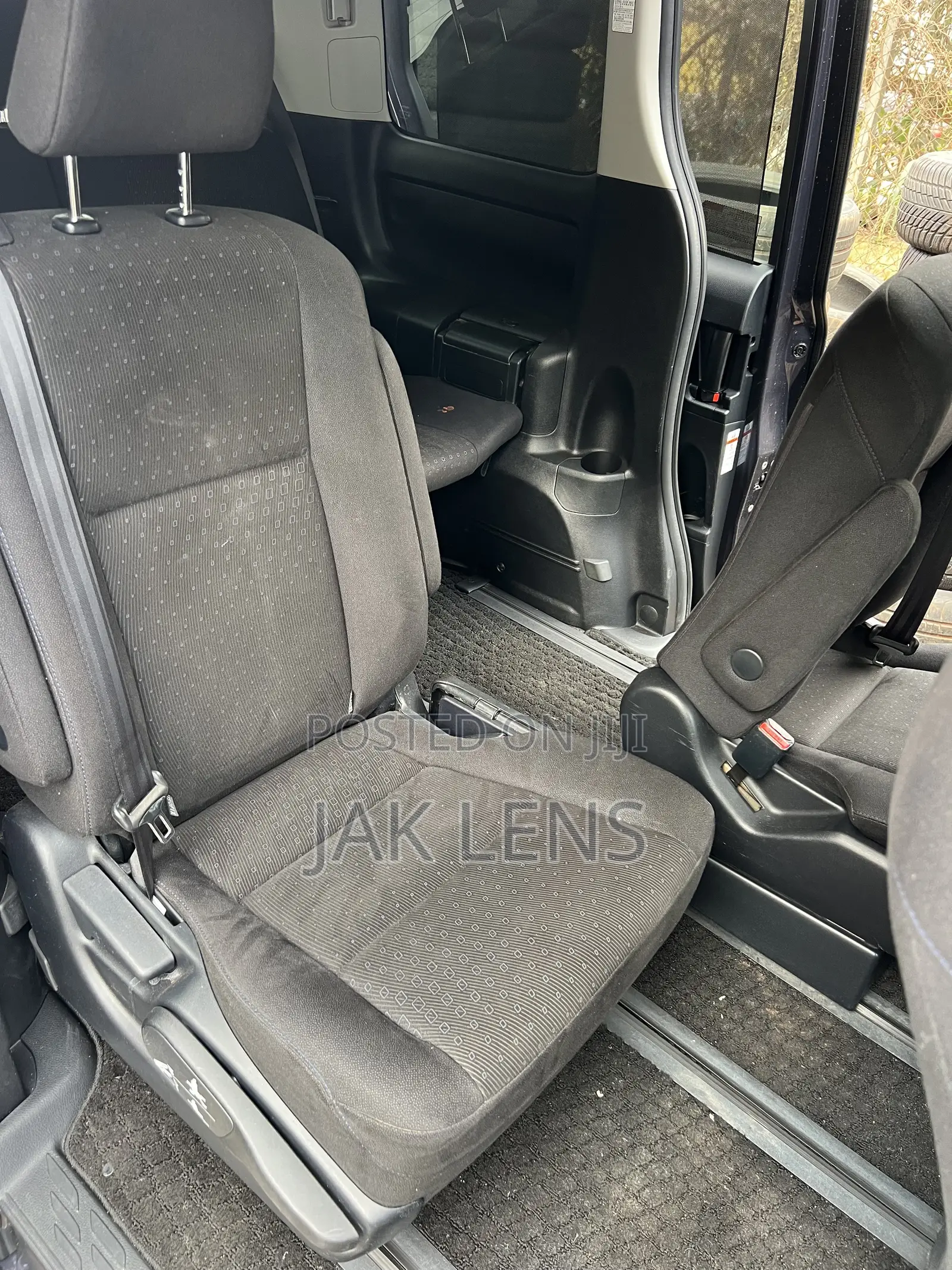 Toyota Voxy Hybrid V 2WD 7-Seater 2016 Black