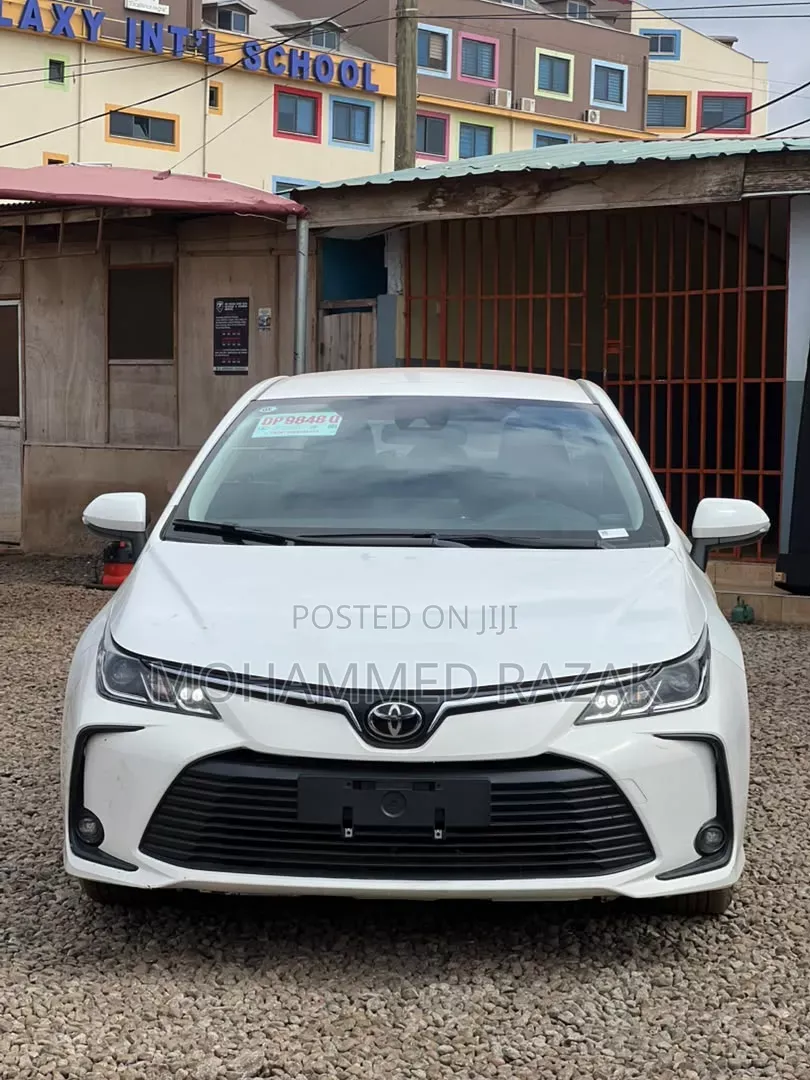Toyota Corolla LE 2023 White