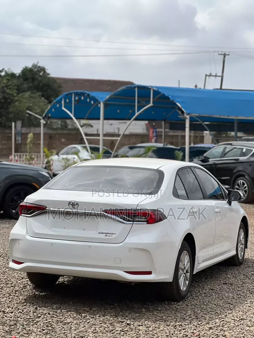 Toyota Corolla LE 2023 White