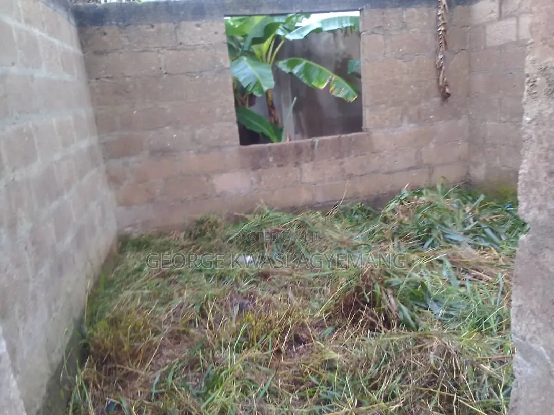 6bdrm House in At Pekyi, Atwima Kwanwoma for sale