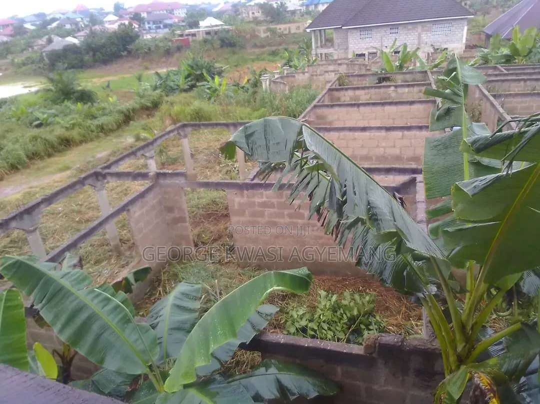 6bdrm House in At Pekyi, Atwima Kwanwoma for sale