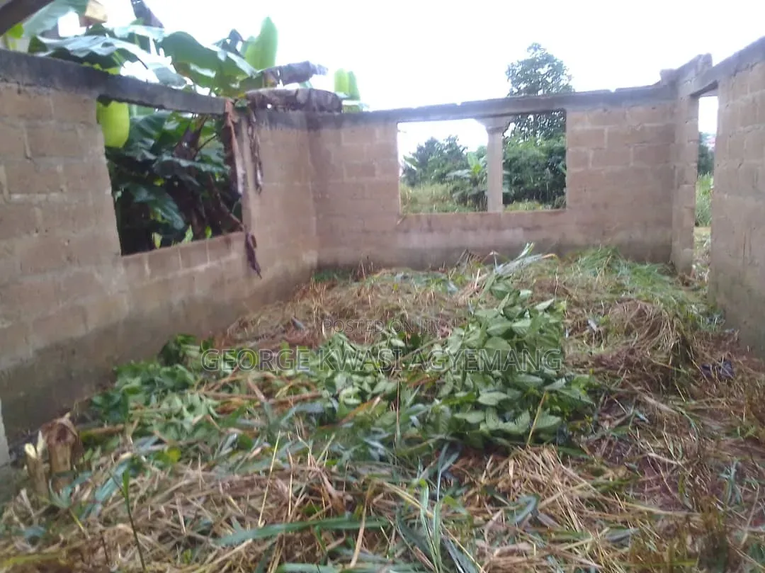 6bdrm House in At Pekyi, Atwima Kwanwoma for sale