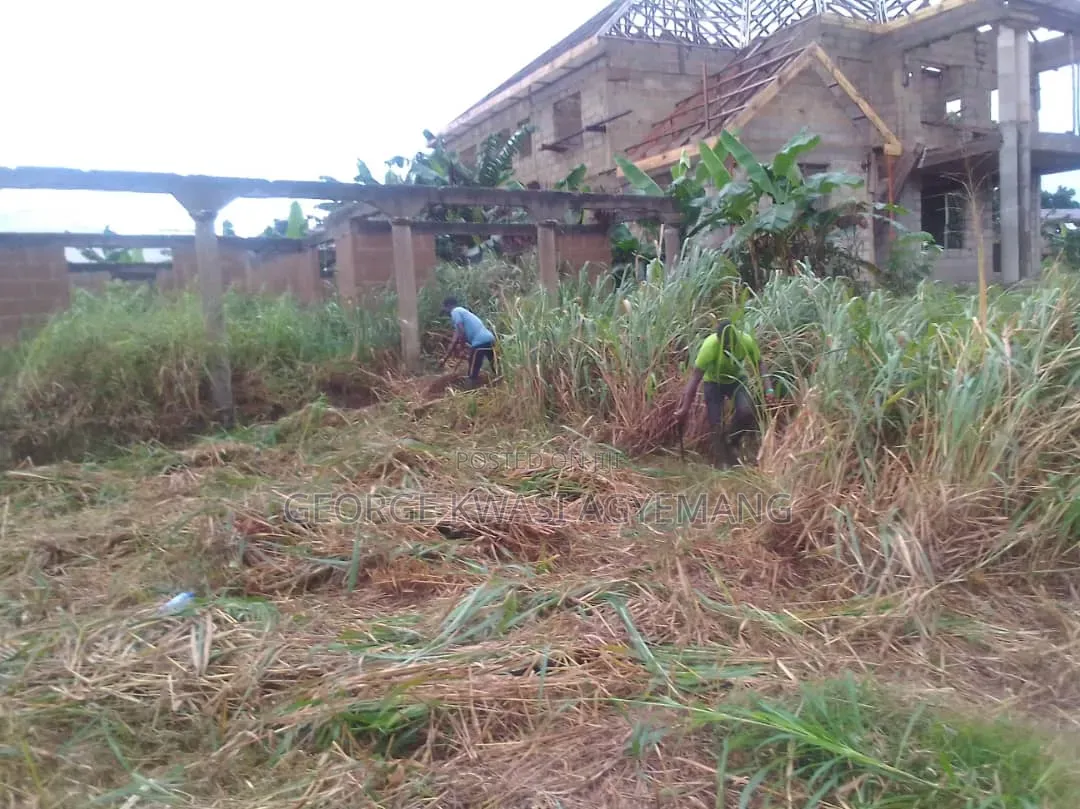 6bdrm House in At Pekyi, Atwima Kwanwoma for sale
