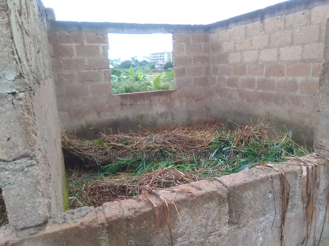 6bdrm House in At Pekyi, Atwima Kwanwoma for sale