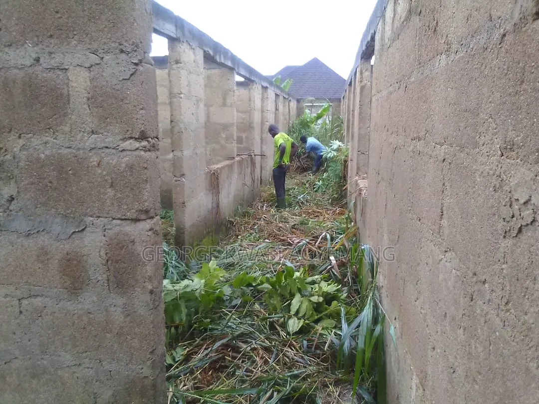 6bdrm House in At Pekyi, Atwima Kwanwoma for sale