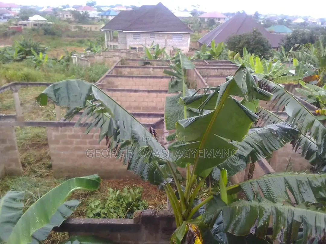 6bdrm House in At Pekyi, Atwima Kwanwoma for sale