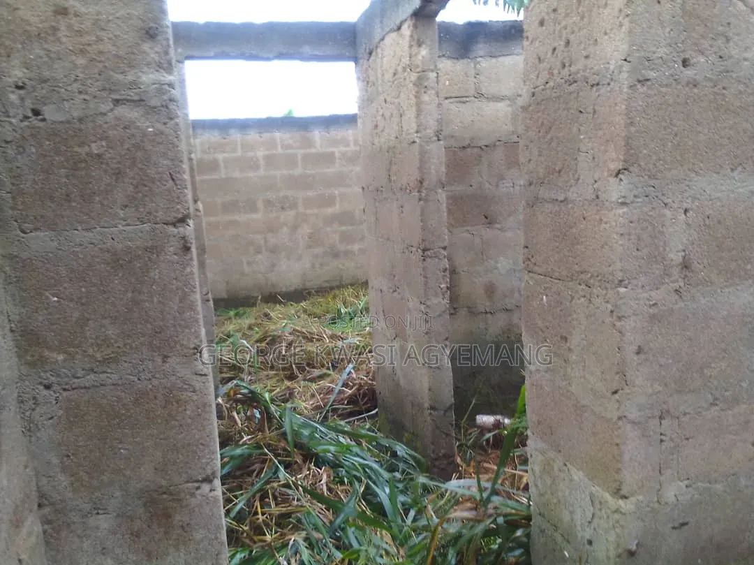 6bdrm House in At Pekyi, Atwima Kwanwoma for sale