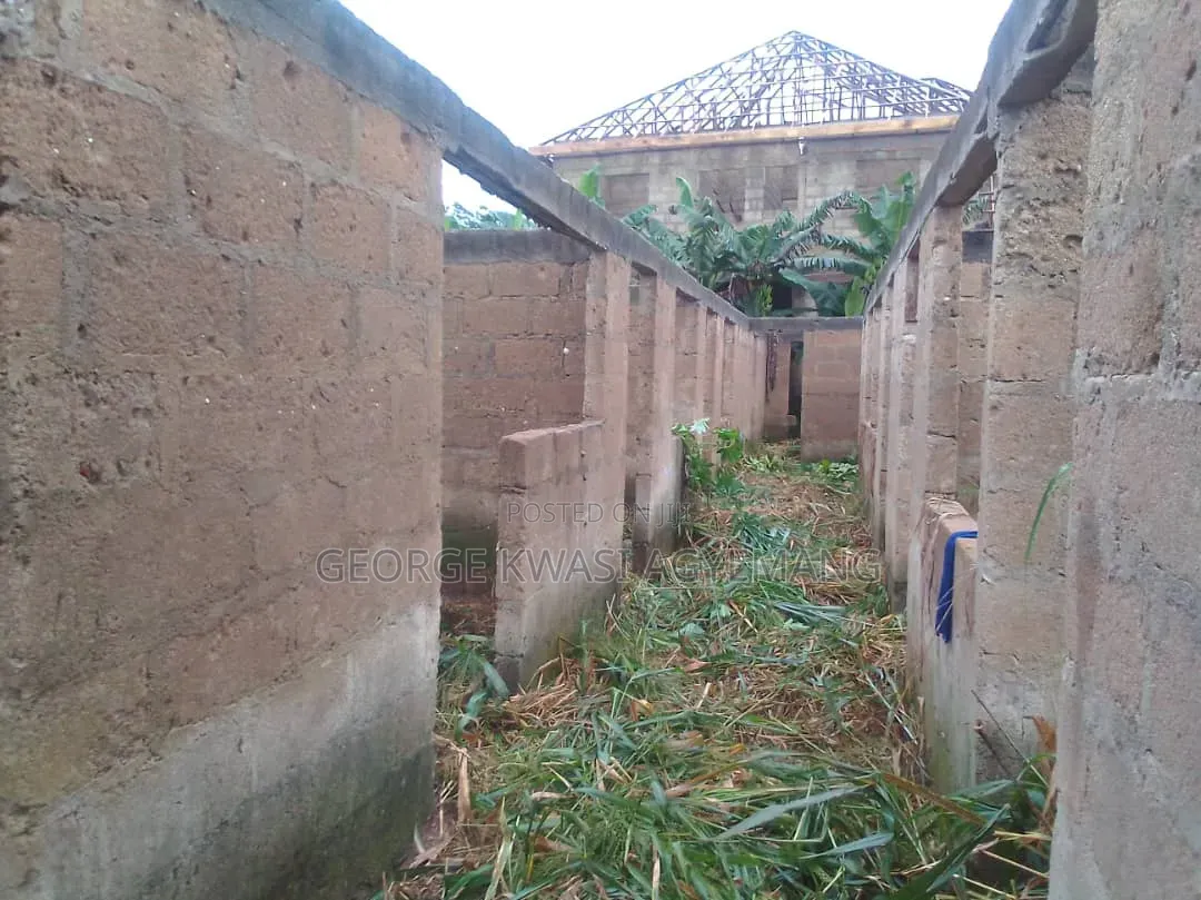 6bdrm House in At Pekyi, Atwima Kwanwoma for sale