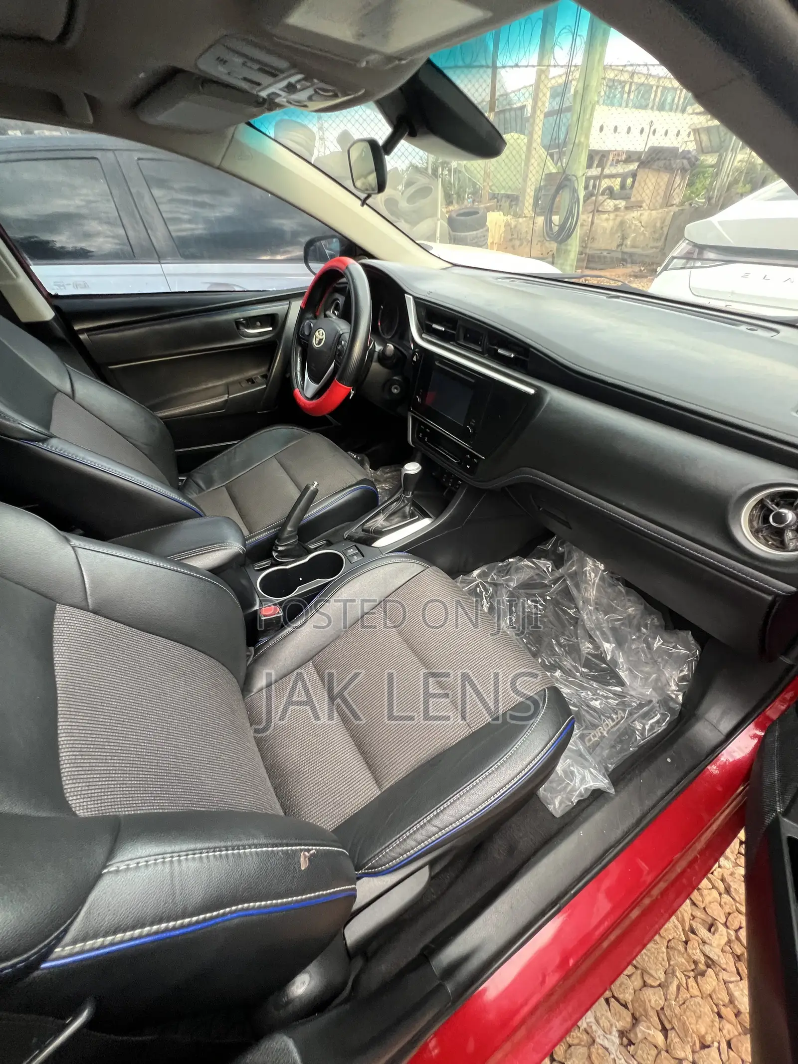 Toyota Corolla L (1.8L 4cyl 2A) 2018 Red
