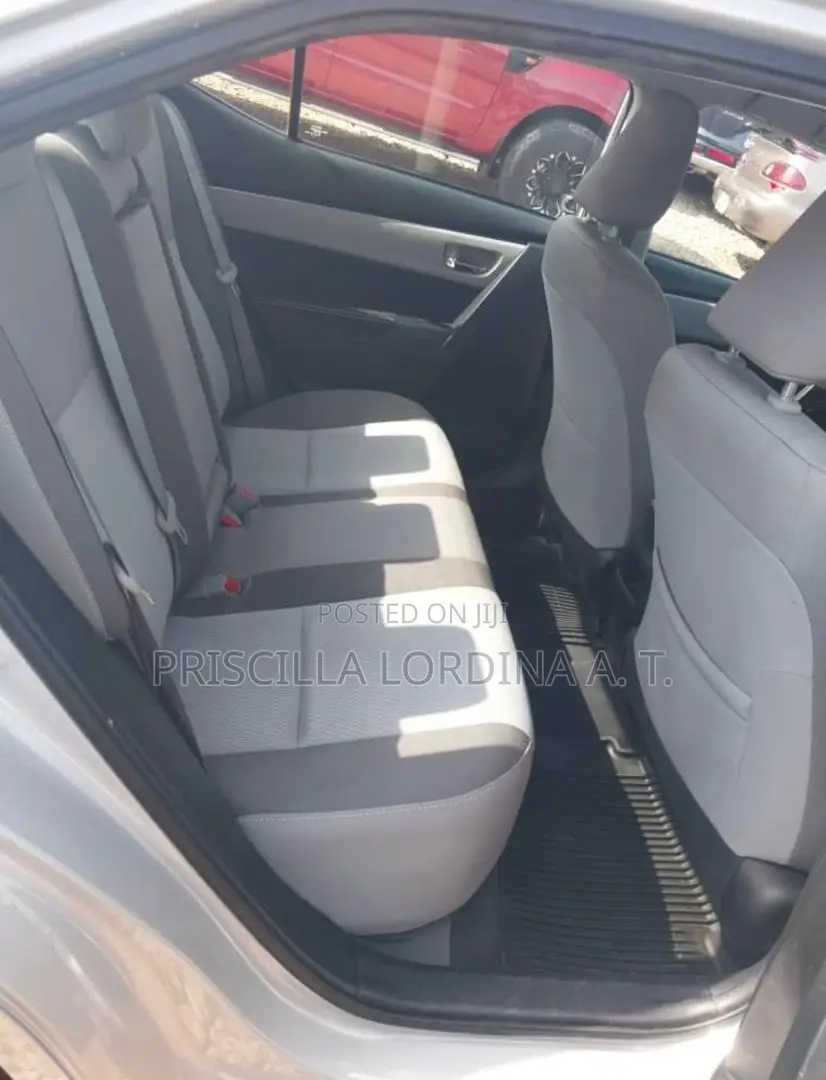 Toyota Corolla LE (1.8L 4cyl 2A) 2019 Silver