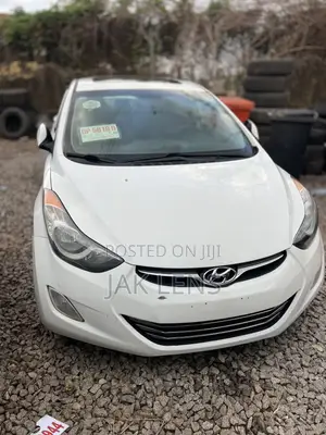 Hyundai Elantra Limited Sedan FWD (1.8L 4cyl 6A) 2013 White