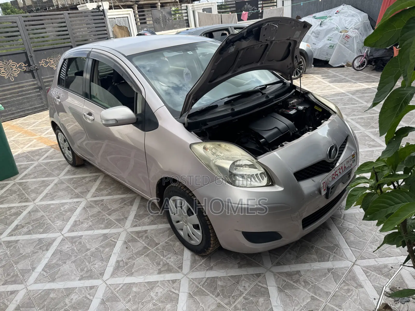 Toyota Vitz 1.0 FWD 5dr 2010 Pink