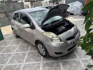 Toyota Vitz 1.0 FWD 5dr 2010 Pink