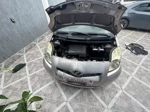 Toyota Vitz 1.0 FWD 5dr 2010 Pink