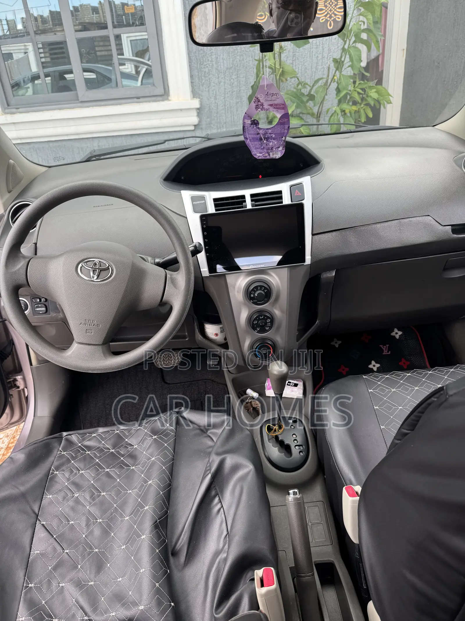 Toyota Vitz 1.0 FWD 5dr 2010 Pink