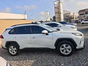 Toyota RAV4 LE FWD 2024 White