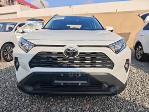 Toyota RAV4 LE FWD 2024 White