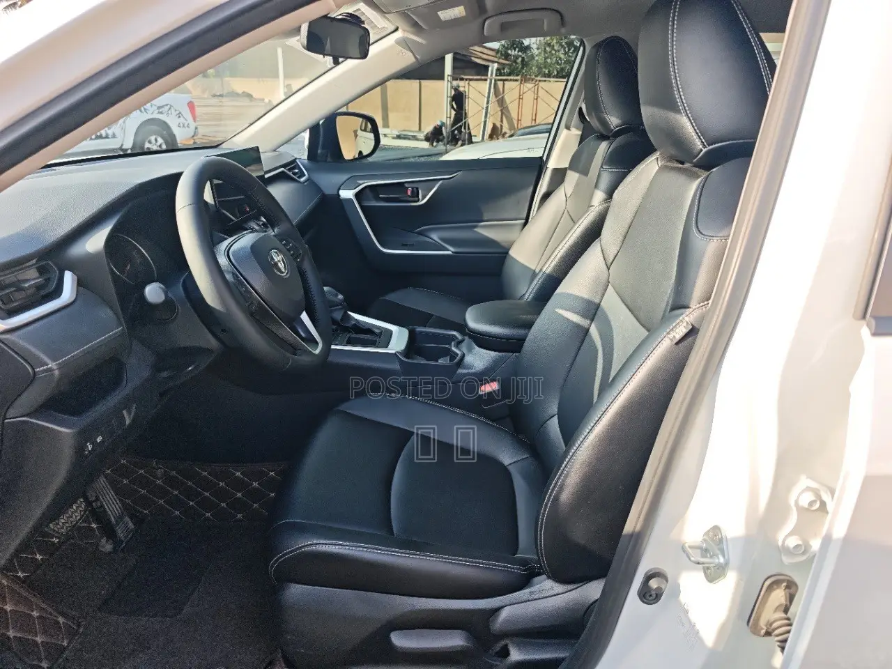Toyota RAV4 LE FWD 2024 White