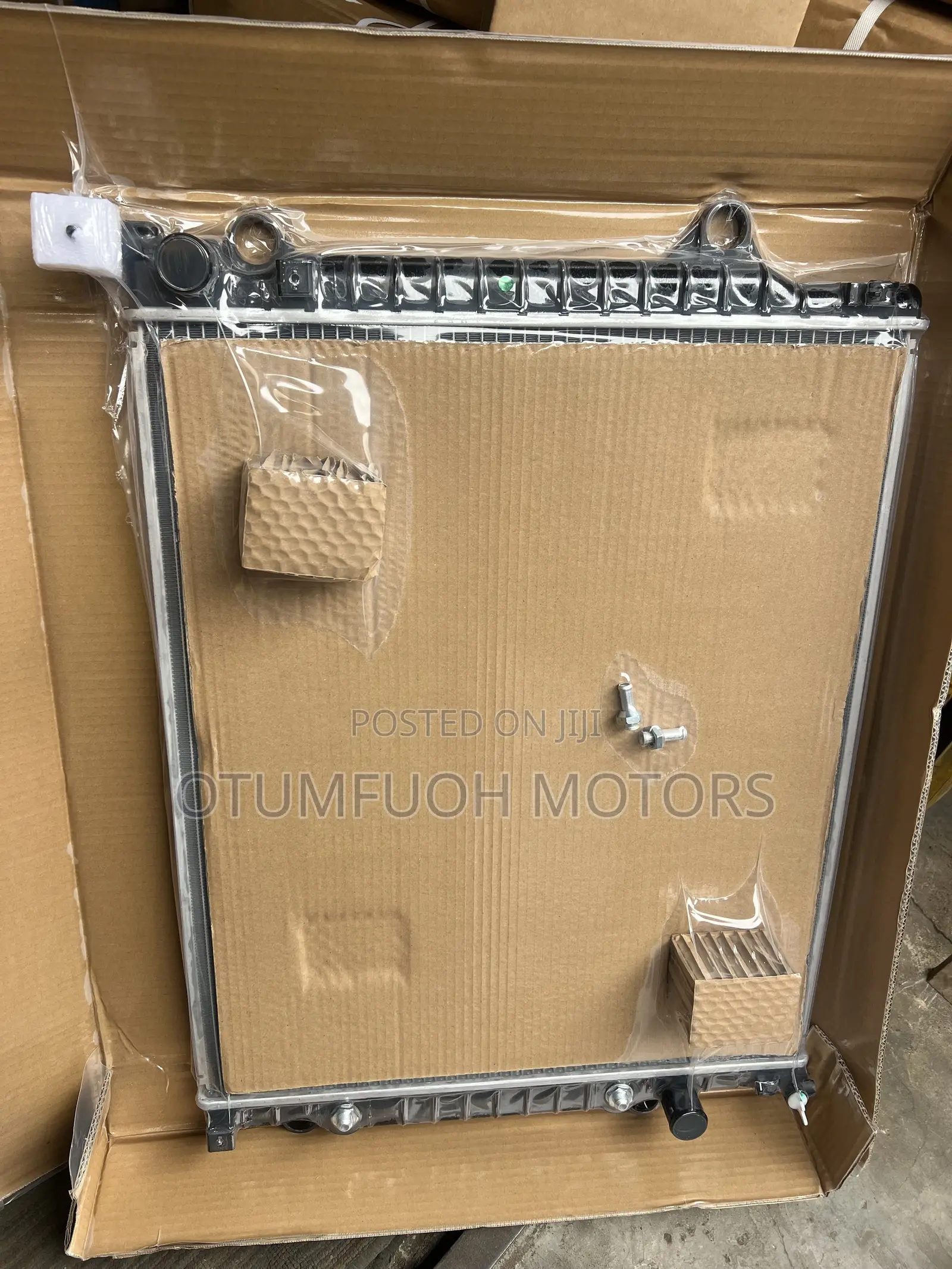 Toyota Tacoma 2016 2017 2018 2019 2020-2023 Radiator (Water Tank)