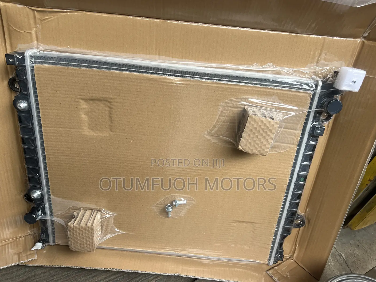 Toyota Tacoma 2016 2017 2018 2019 2020-2023 Radiator (Water Tank)