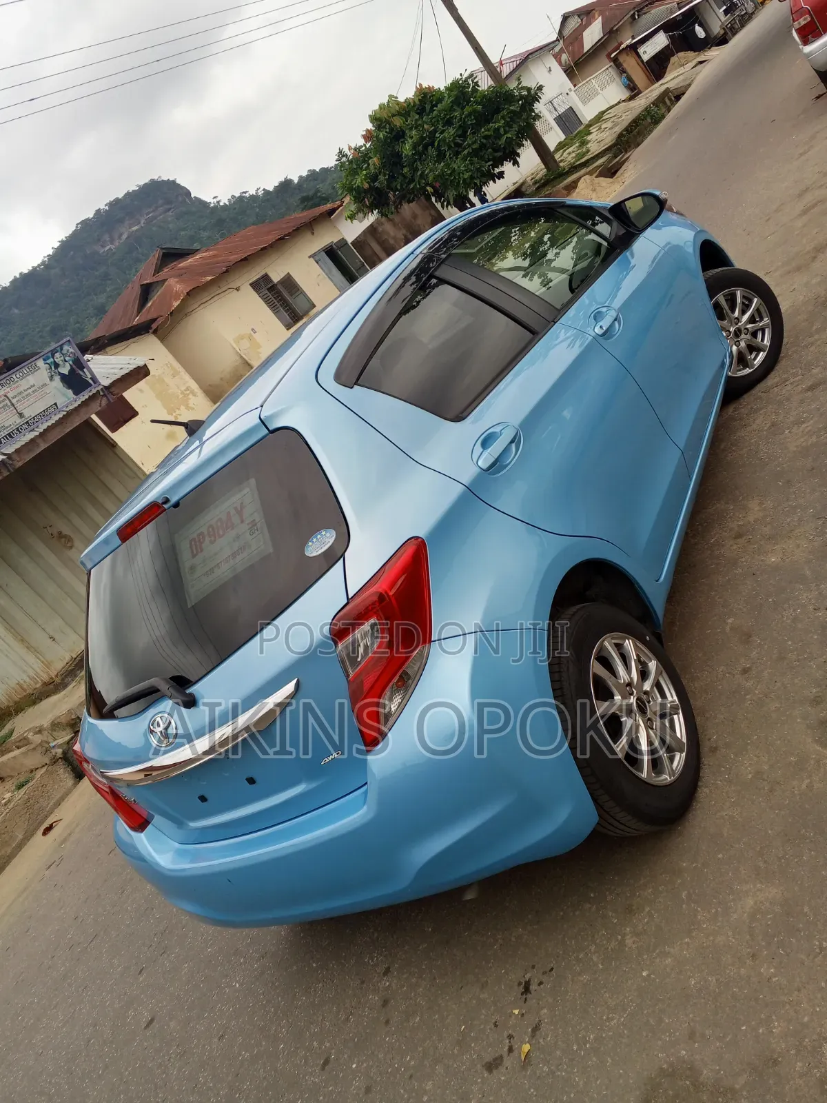 Toyota Vitz 1.3 AWD 5dr 2016 Blue