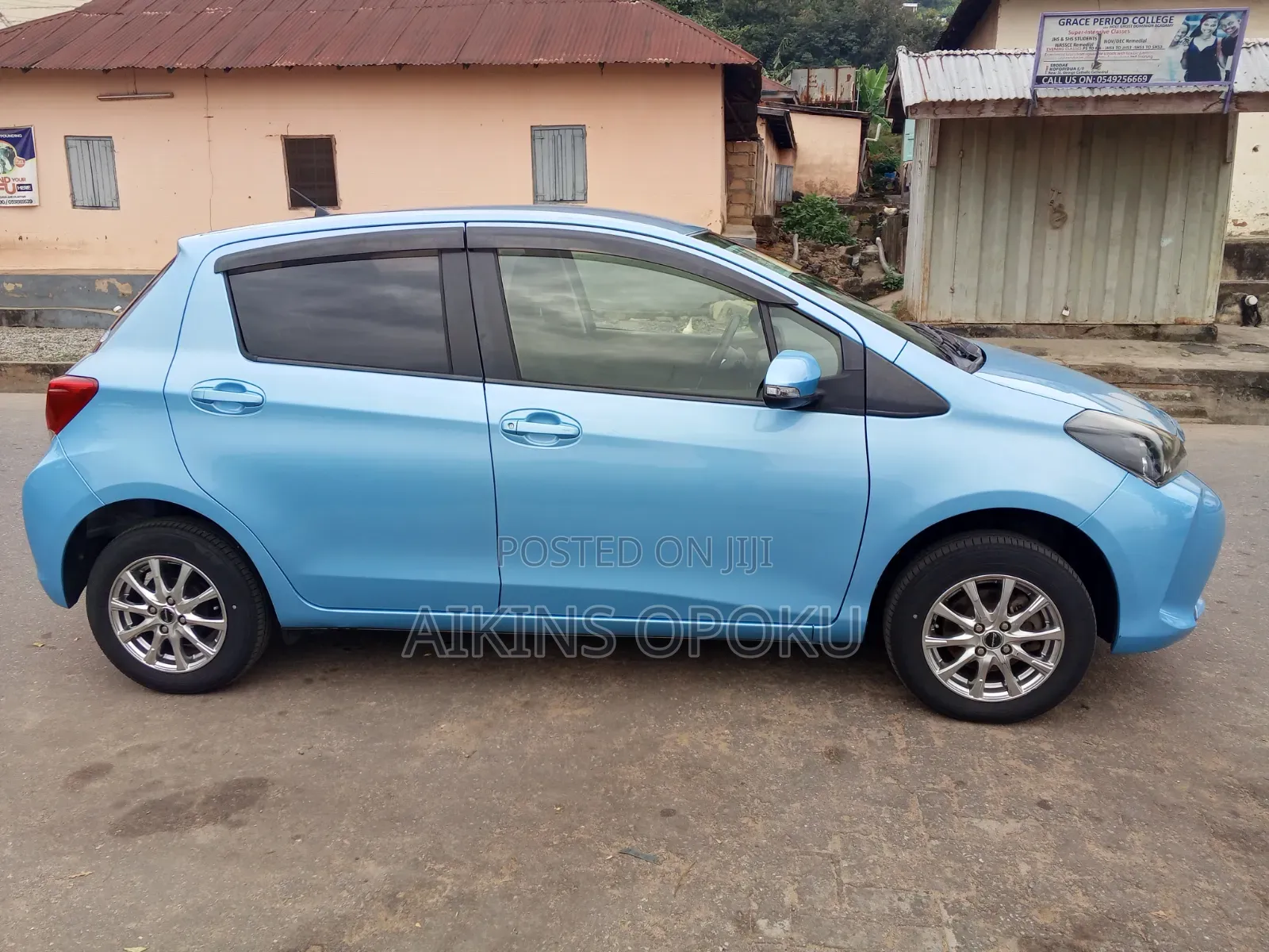 Toyota Vitz 1.3 AWD 5dr 2016 Blue