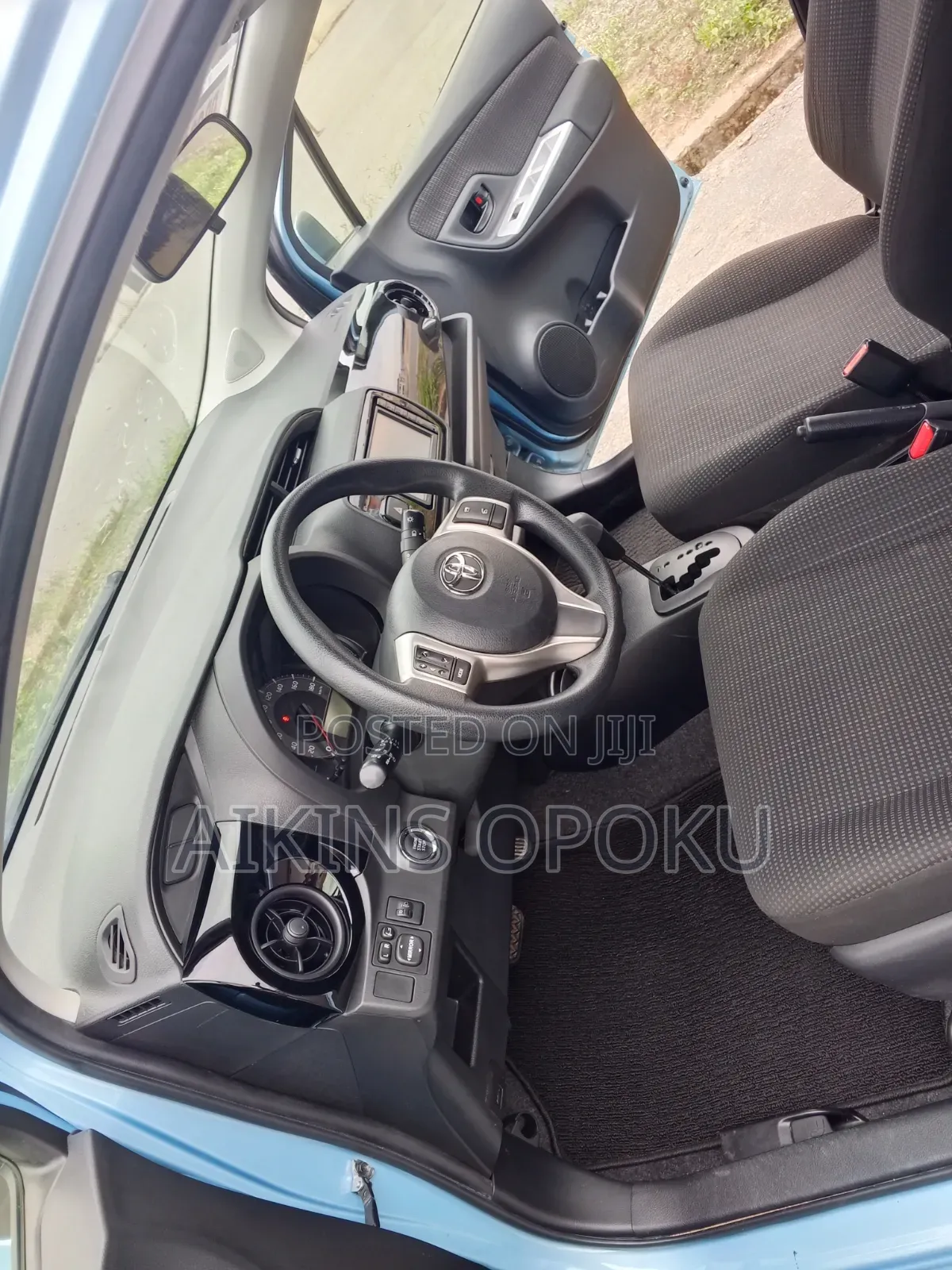 Toyota Vitz 1.3 AWD 5dr 2016 Blue
