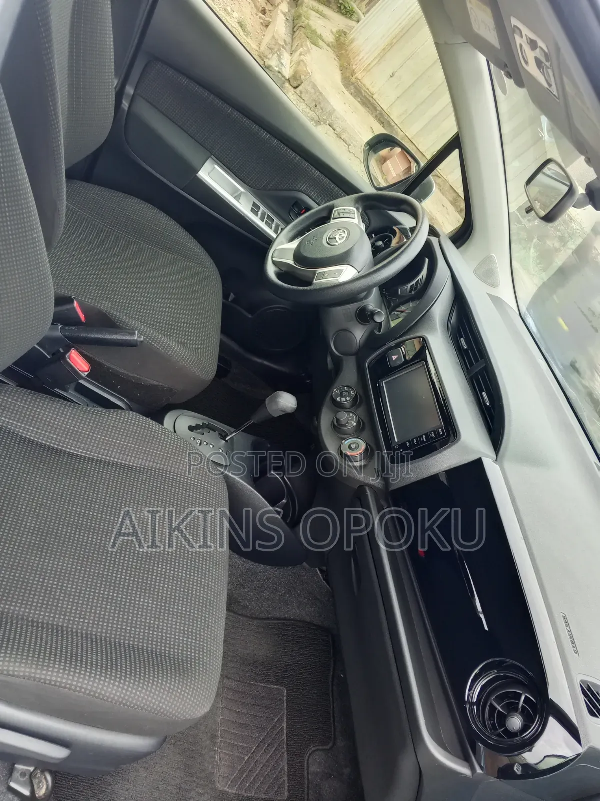 Toyota Vitz 1.3 AWD 5dr 2016 Blue