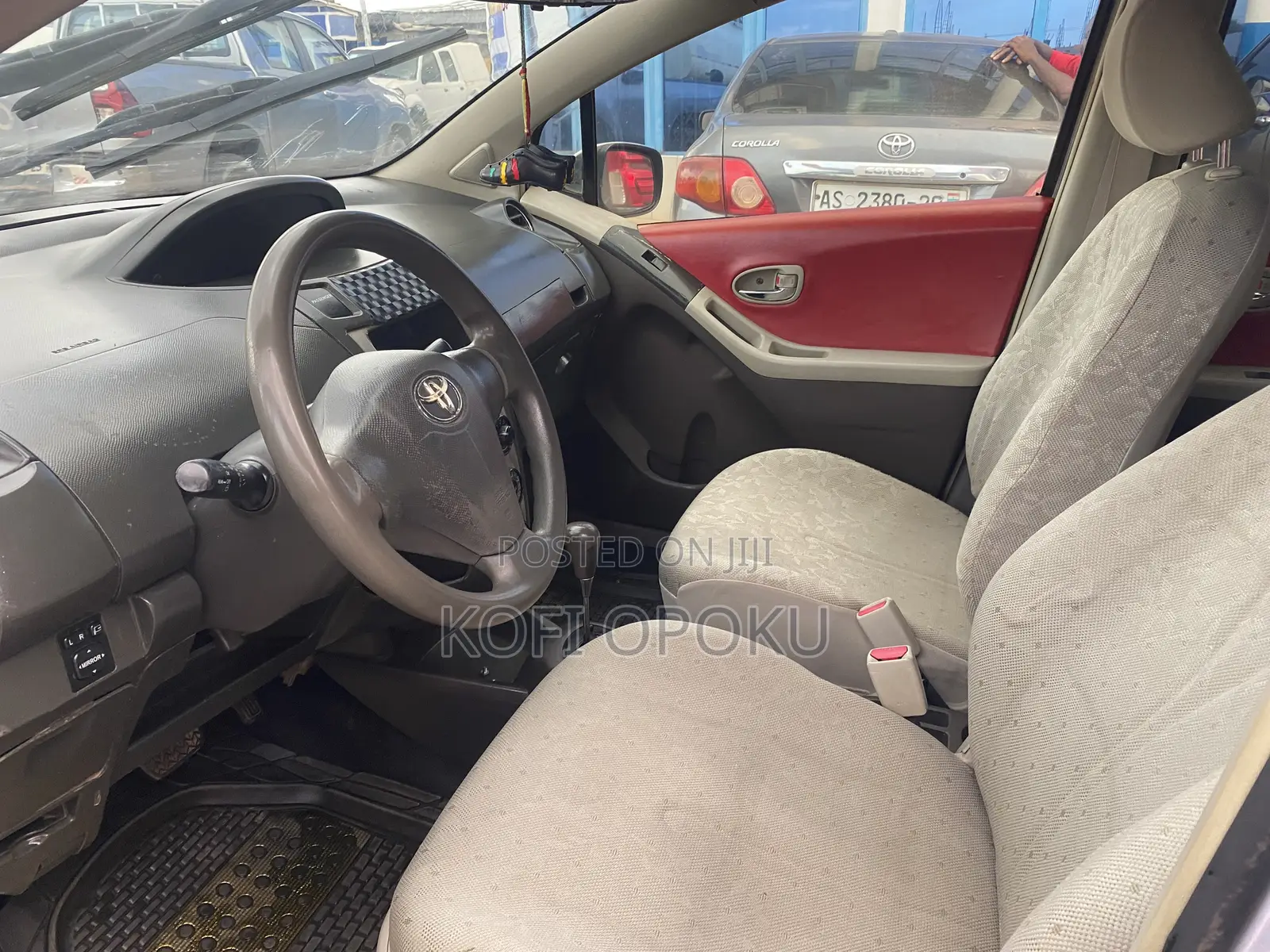 Toyota Vitz 2009 Silver