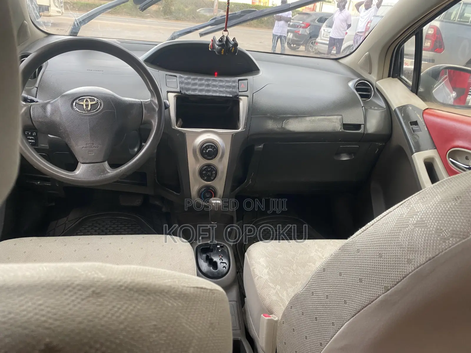 Toyota Vitz 2009 Silver