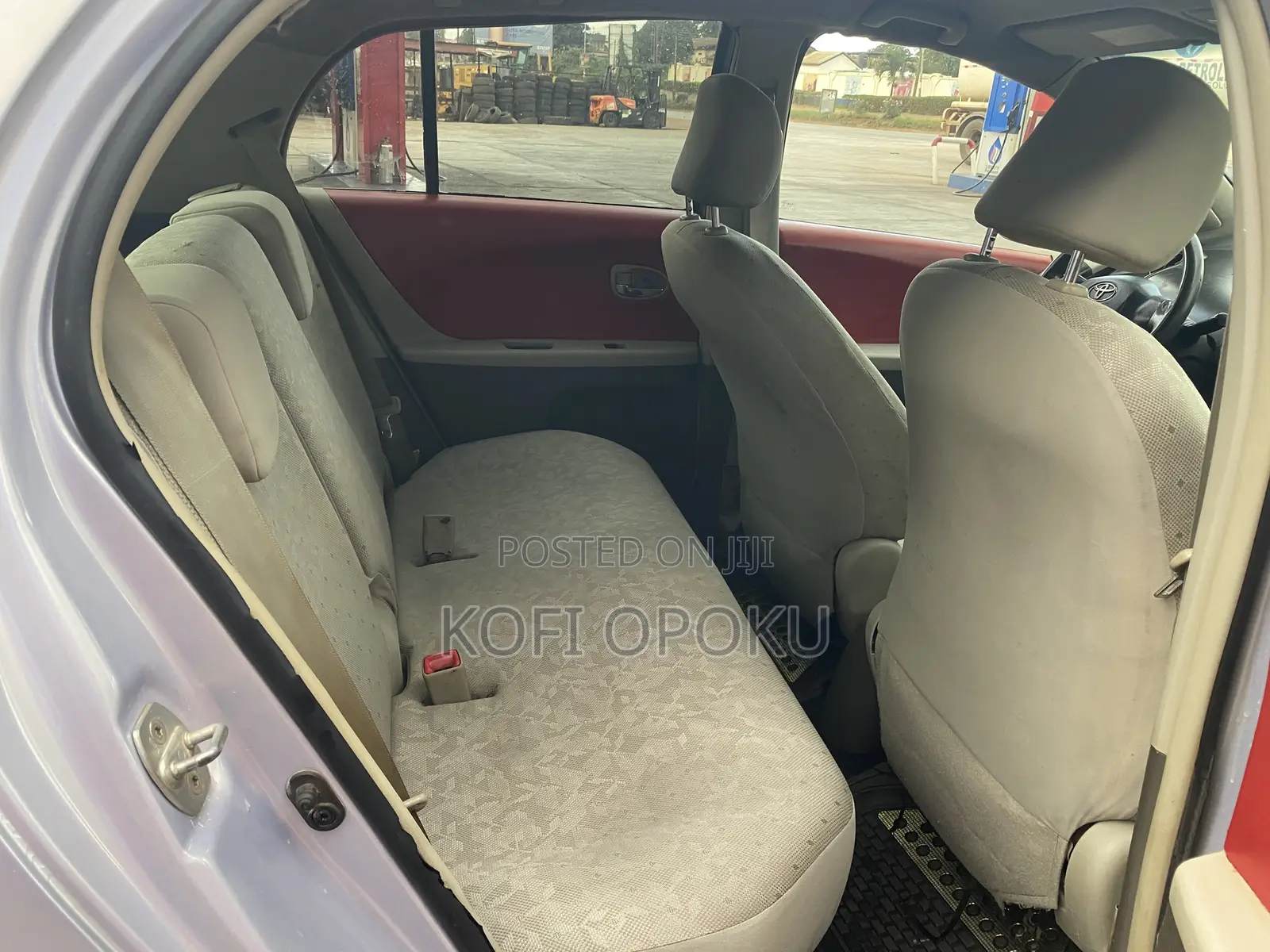 Toyota Vitz 2009 Silver