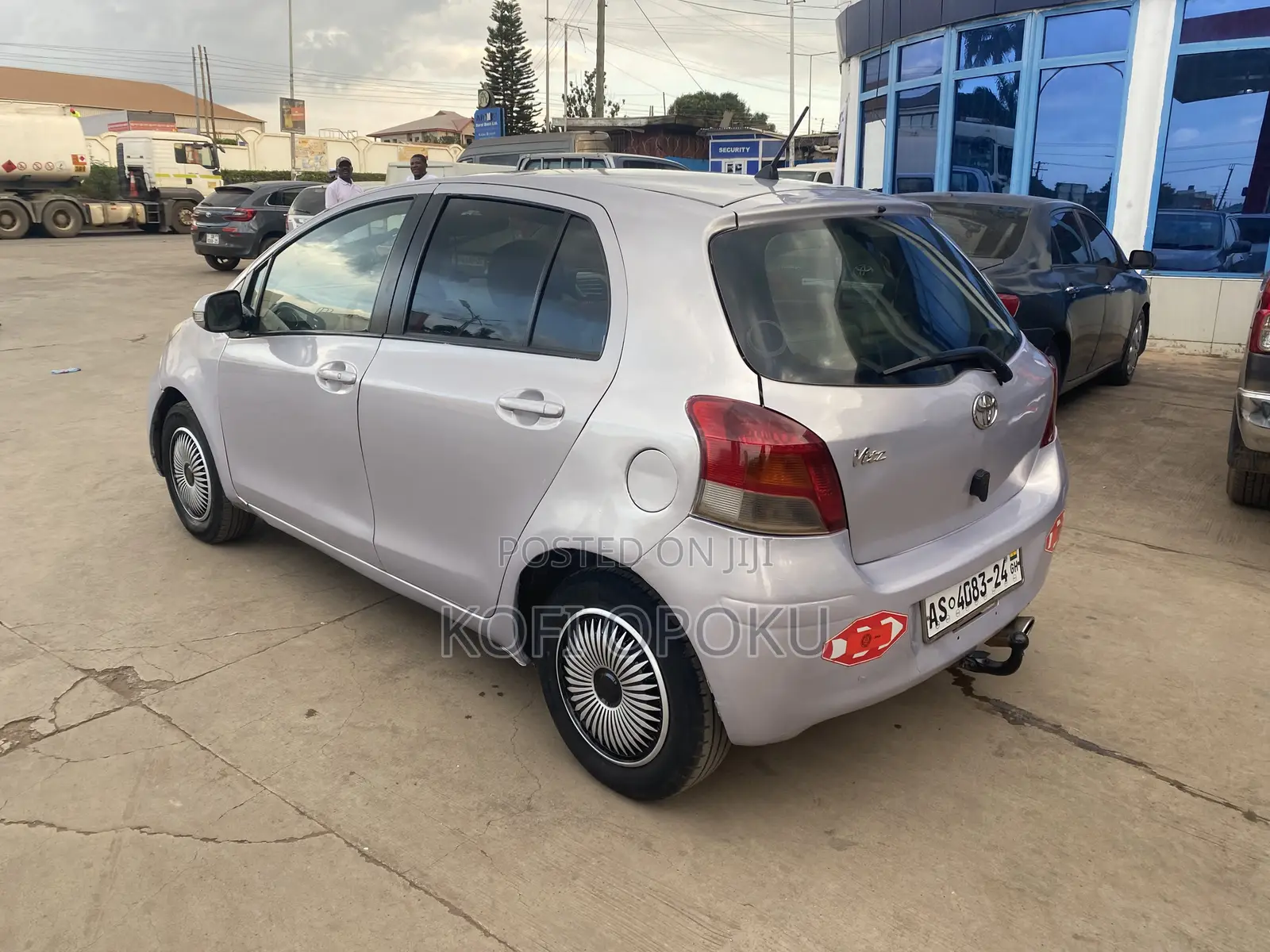 Toyota Vitz 2009 Silver