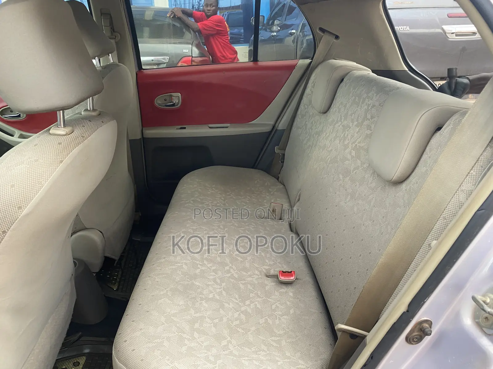 Toyota Vitz 2009 Silver