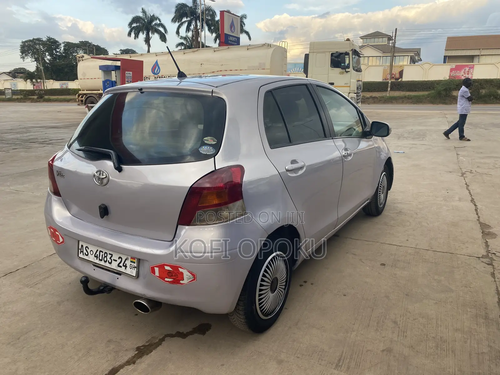 Toyota Vitz 2009 Silver