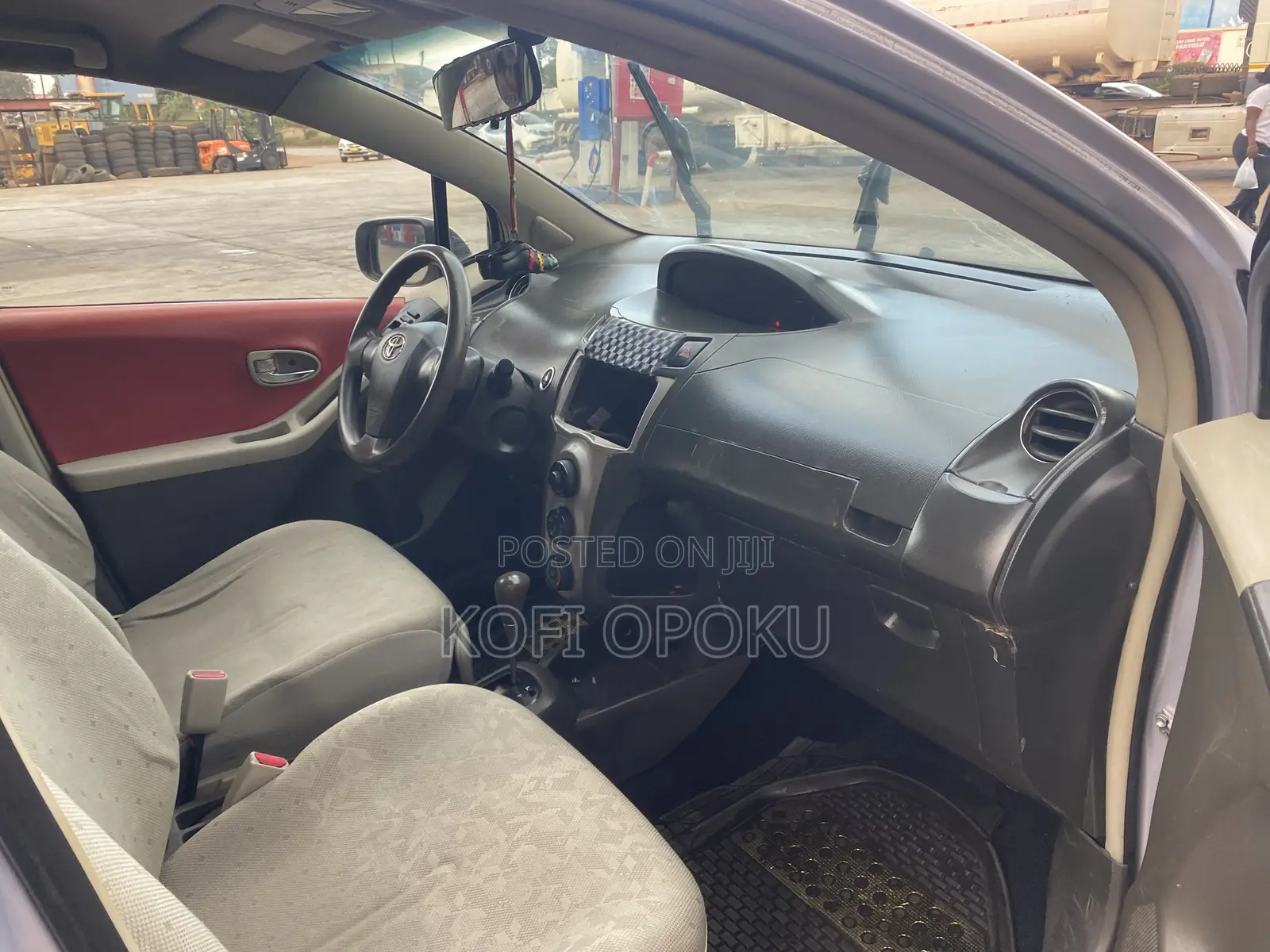 Toyota Vitz 2009 Silver