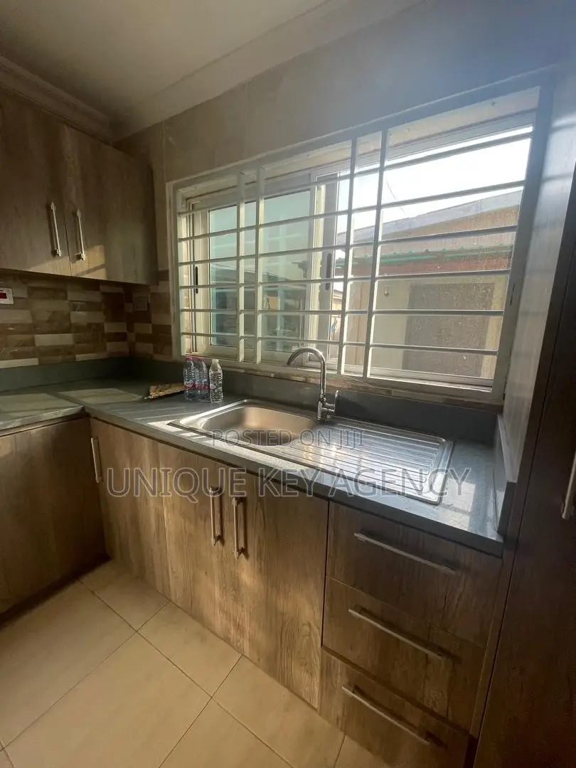 3bdrm Apartment in Unique Key Agency, Teshie for rent