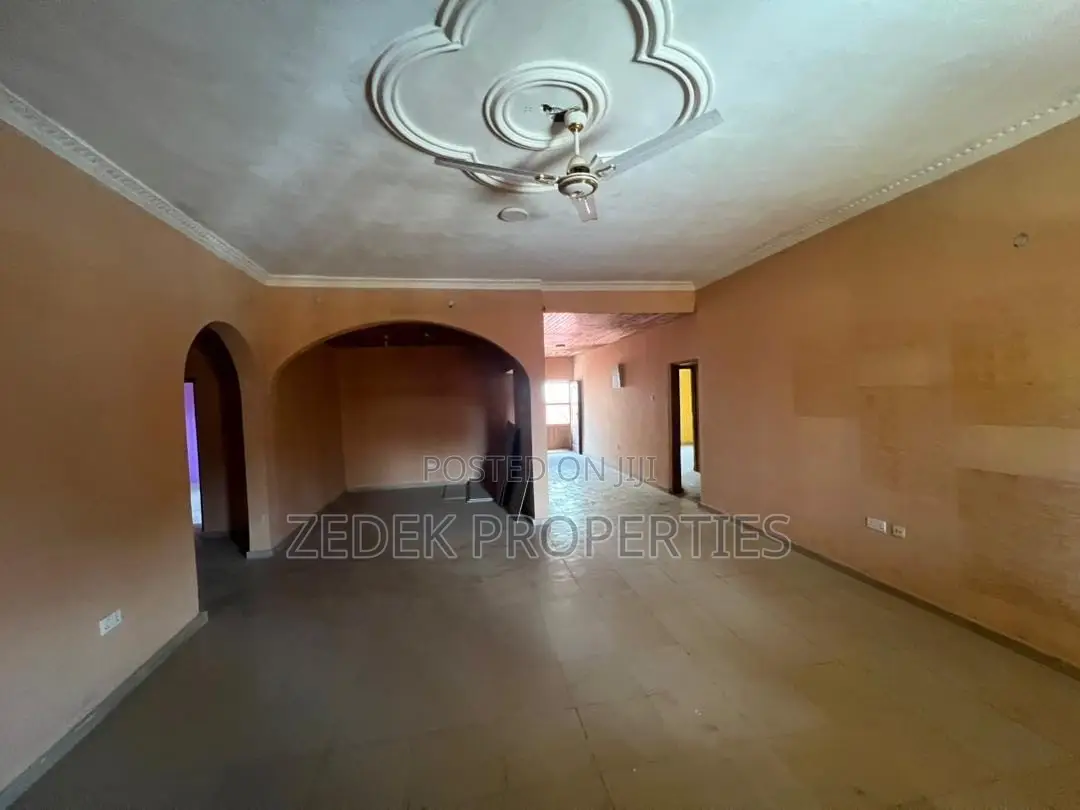 4bdrm House in Ashongman Estate for rent