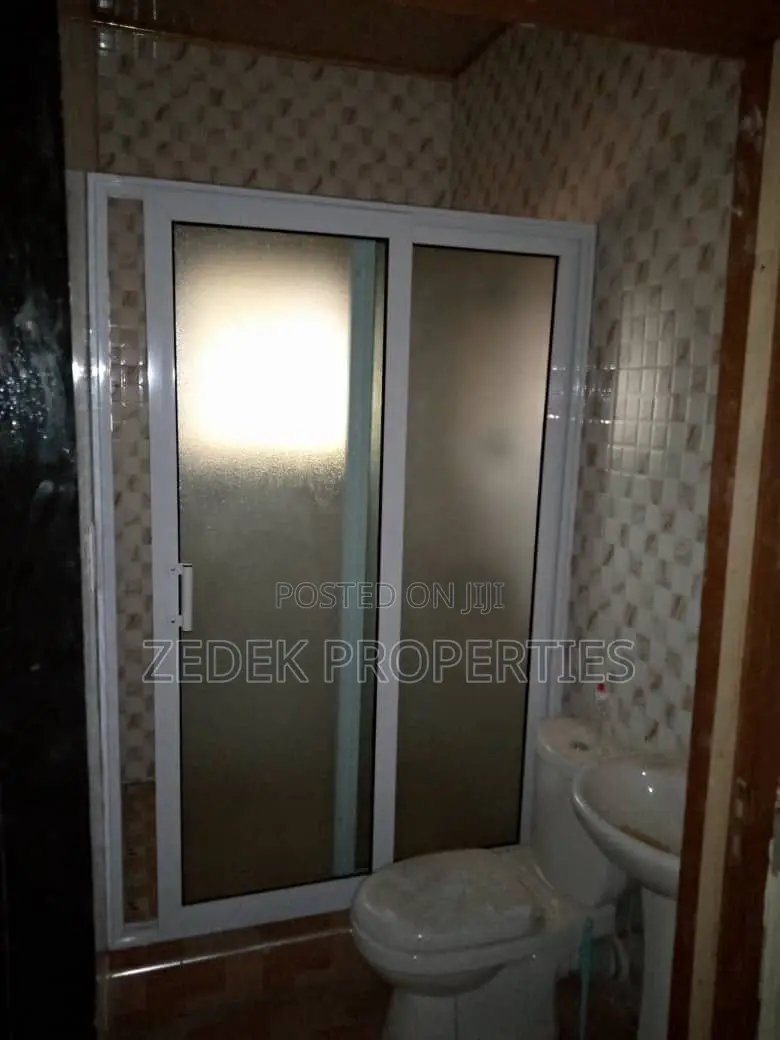 4bdrm House in Ashongman Estate for rent