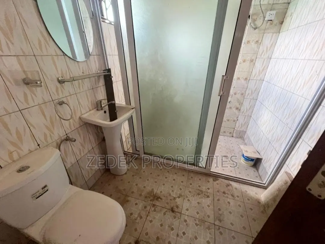 4bdrm House in Ashongman Estate for rent